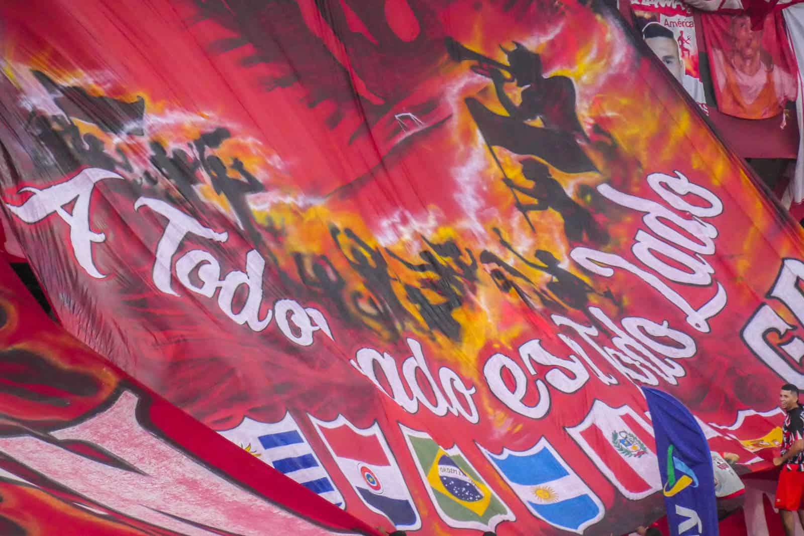 Glansrijke overwinning in Cali derby brengt extase bij supporters America de Cali