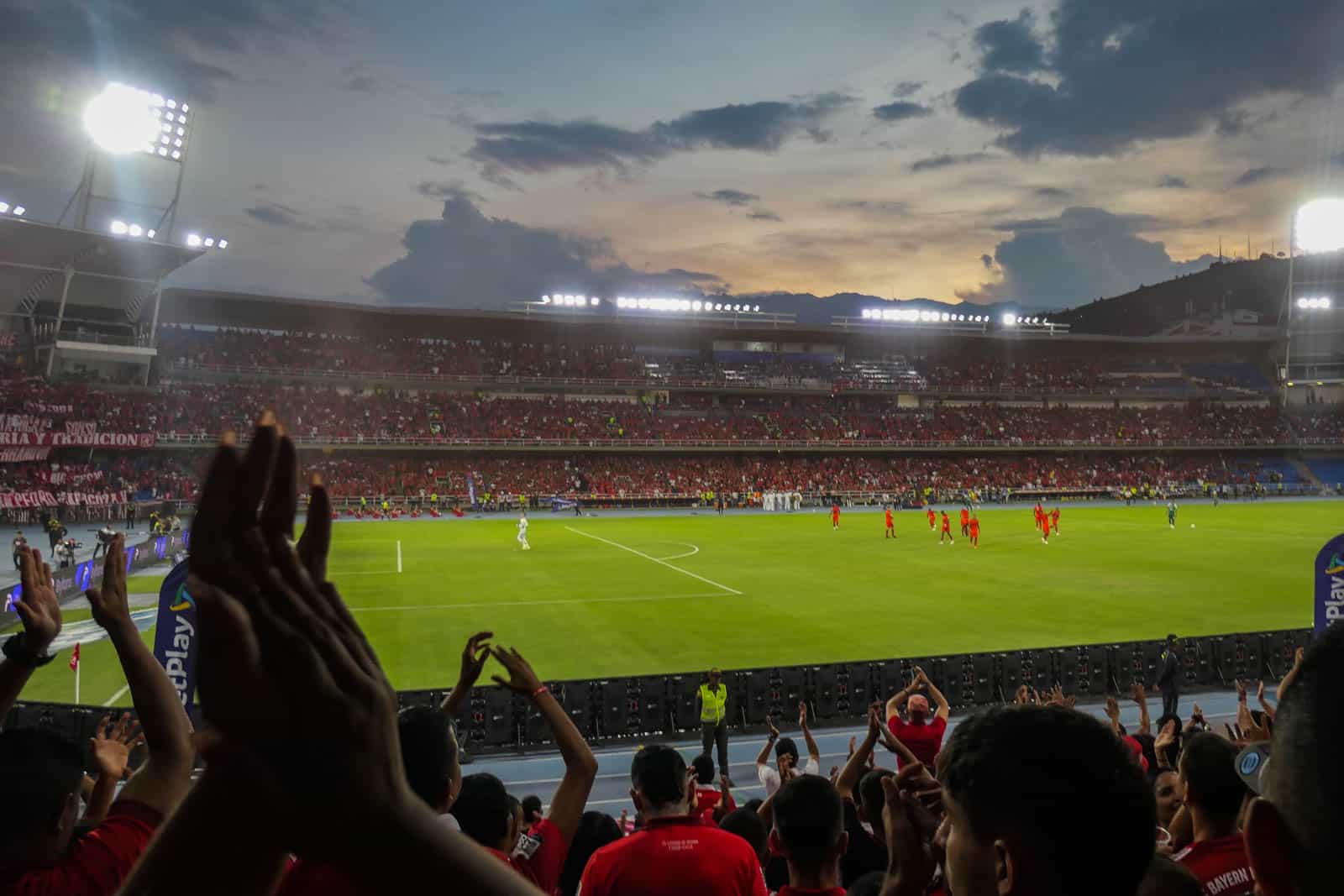 Glansrijke overwinning in Cali derby brengt extase bij supporters America de Cali
