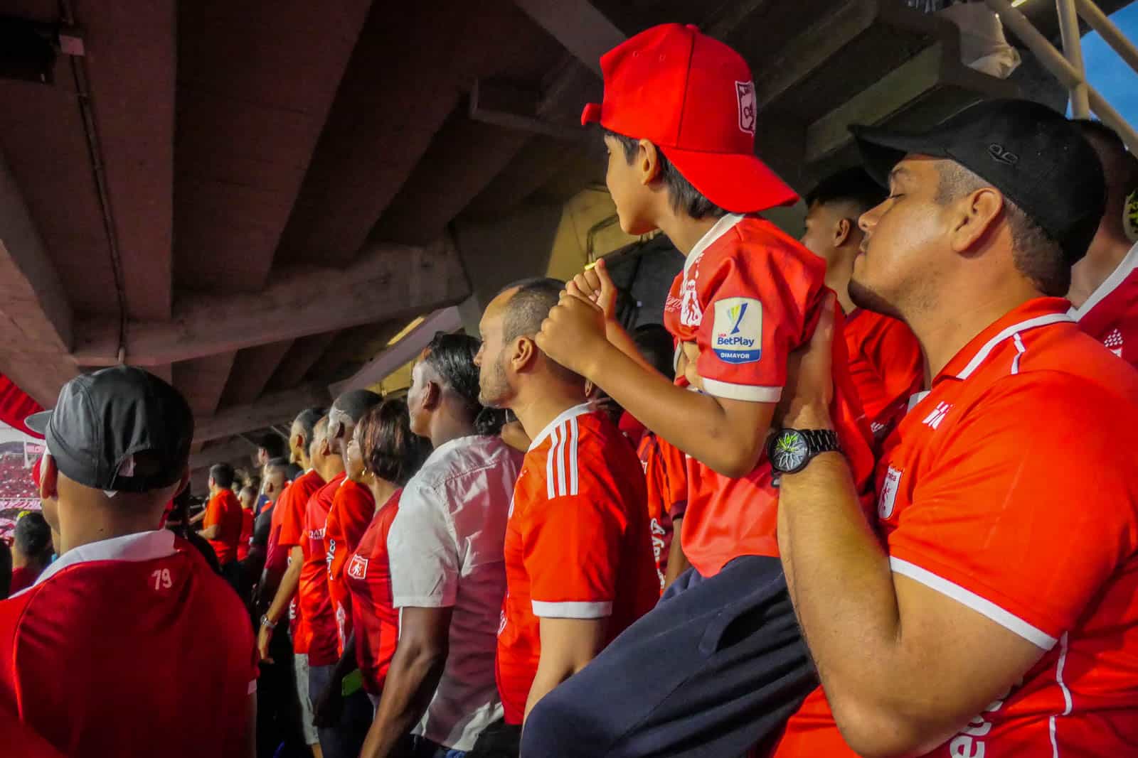Glansrijke overwinning in Cali derby brengt extase bij supporters America de Cali