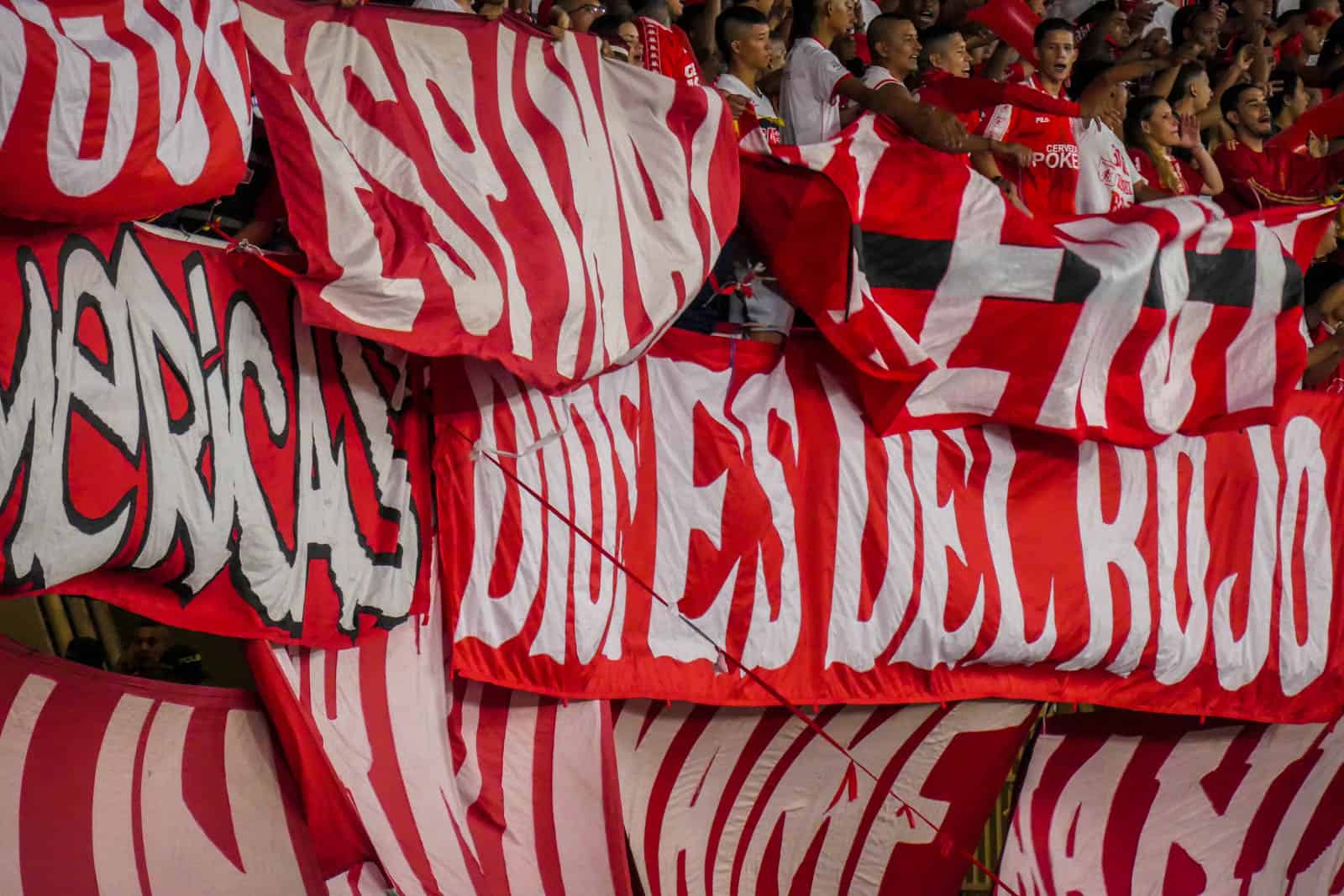 Glansrijke overwinning in Cali derby brengt extase bij supporters America de Cali