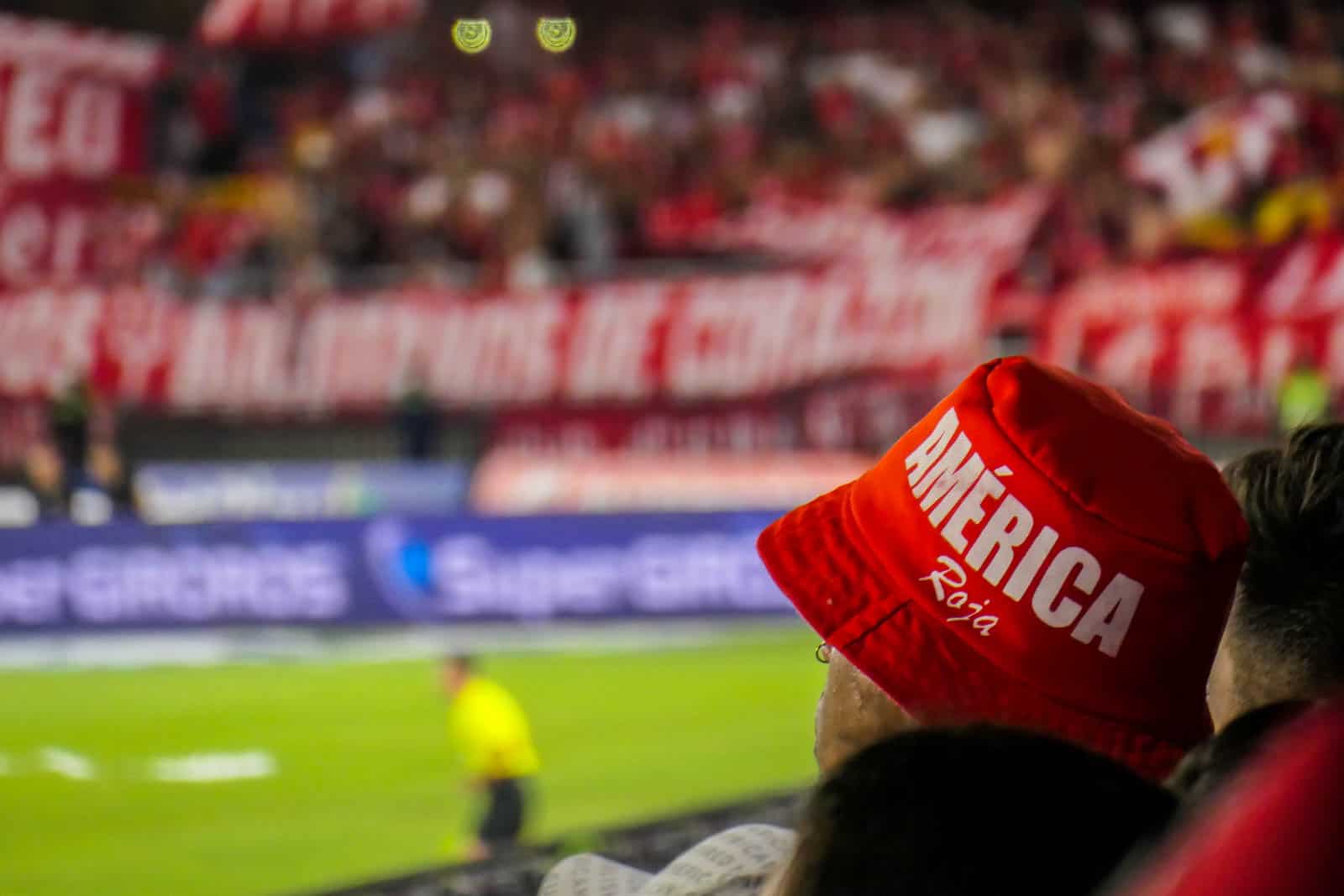 Glansrijke overwinning in Cali derby brengt extase bij supporters America de Cali