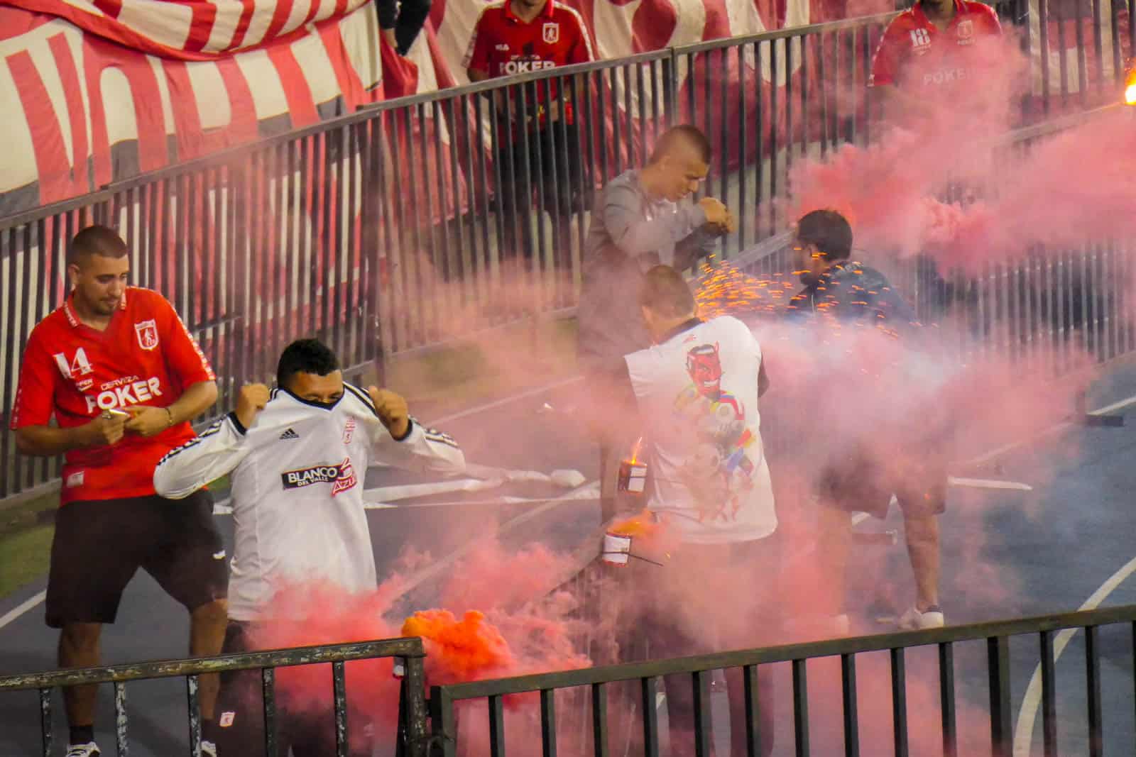 Glansrijke overwinning in Cali derby brengt extase bij supporters America de Cali
