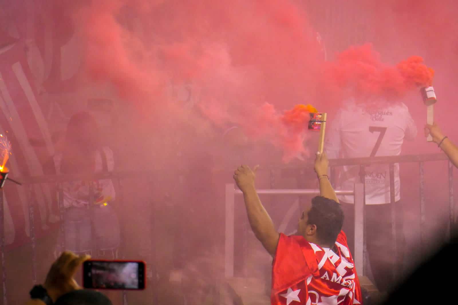 Glansrijke overwinning in Cali derby brengt extase bij supporters America de Cali