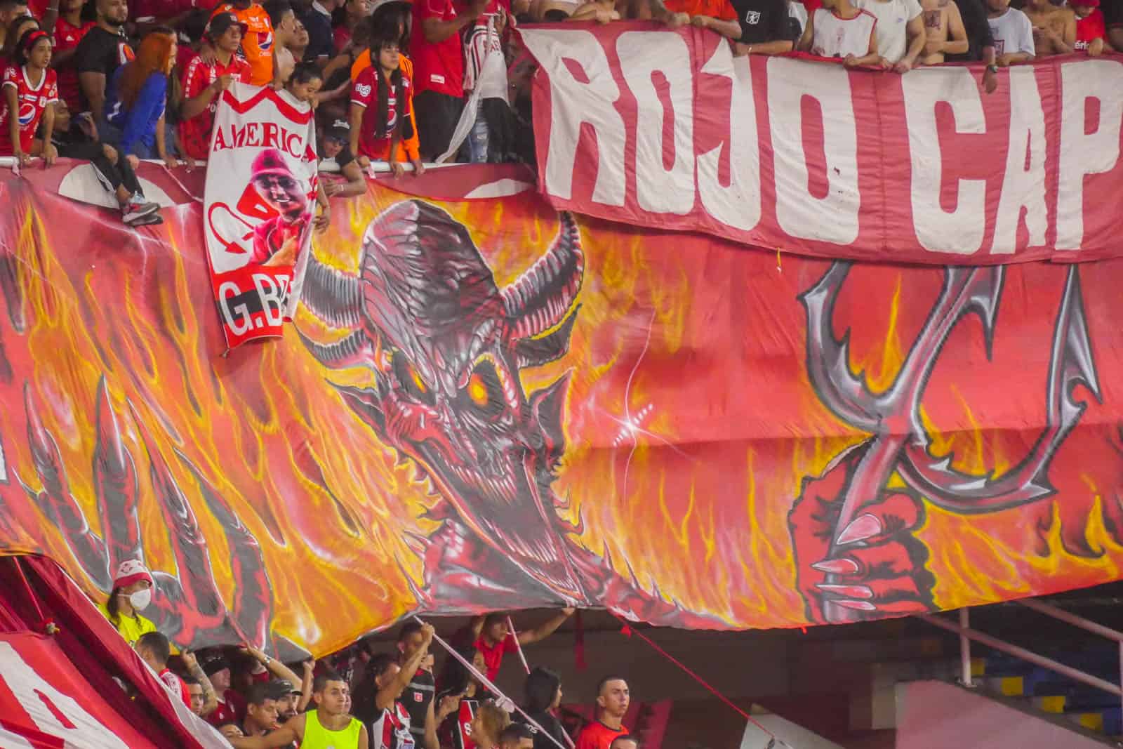 Glansrijke overwinning in Cali derby brengt extase bij supporters America de Cali