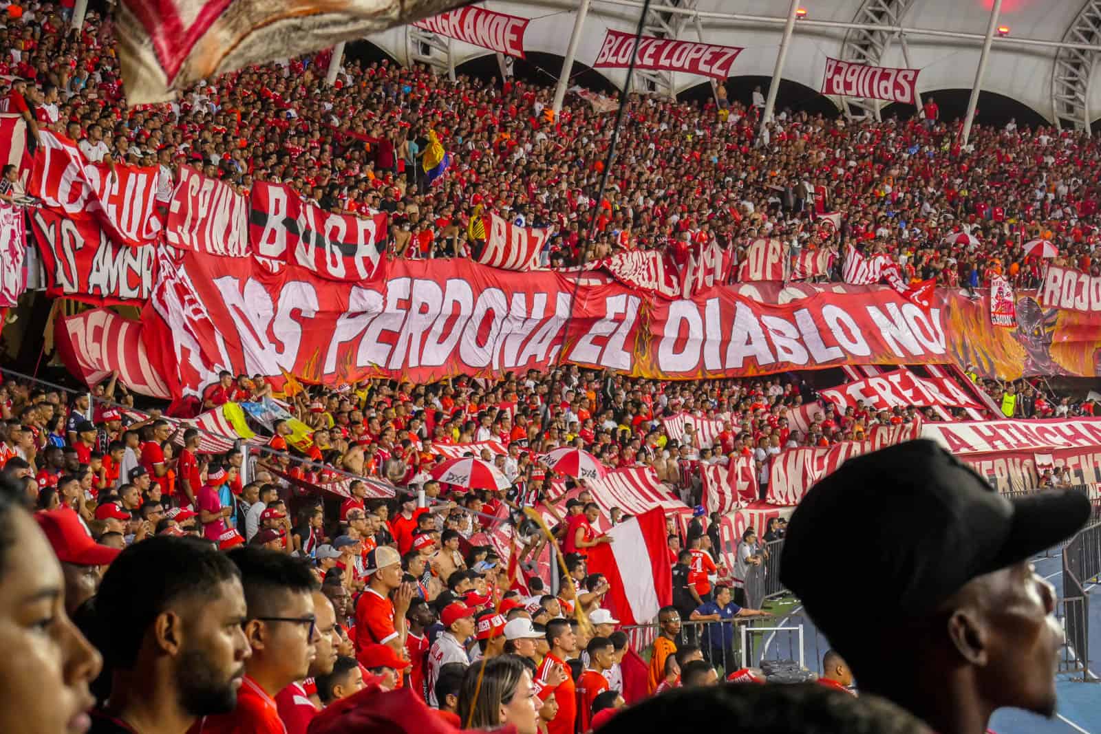 Glansrijke overwinning in Cali derby brengt extase bij supporters America de Cali