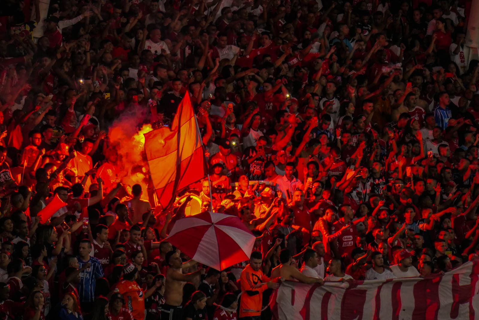 Glansrijke overwinning in Cali derby brengt extase bij supporters America de Cali