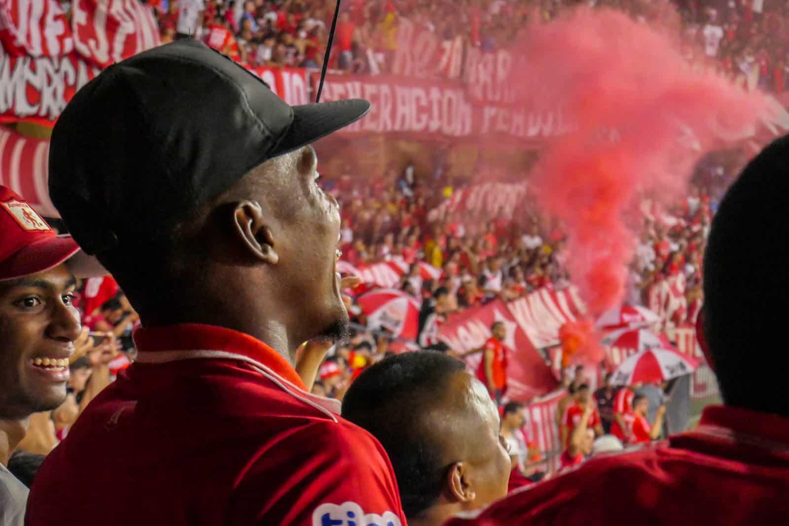 Glansrijke overwinning in Cali derby brengt extase bij supporters America de Cali