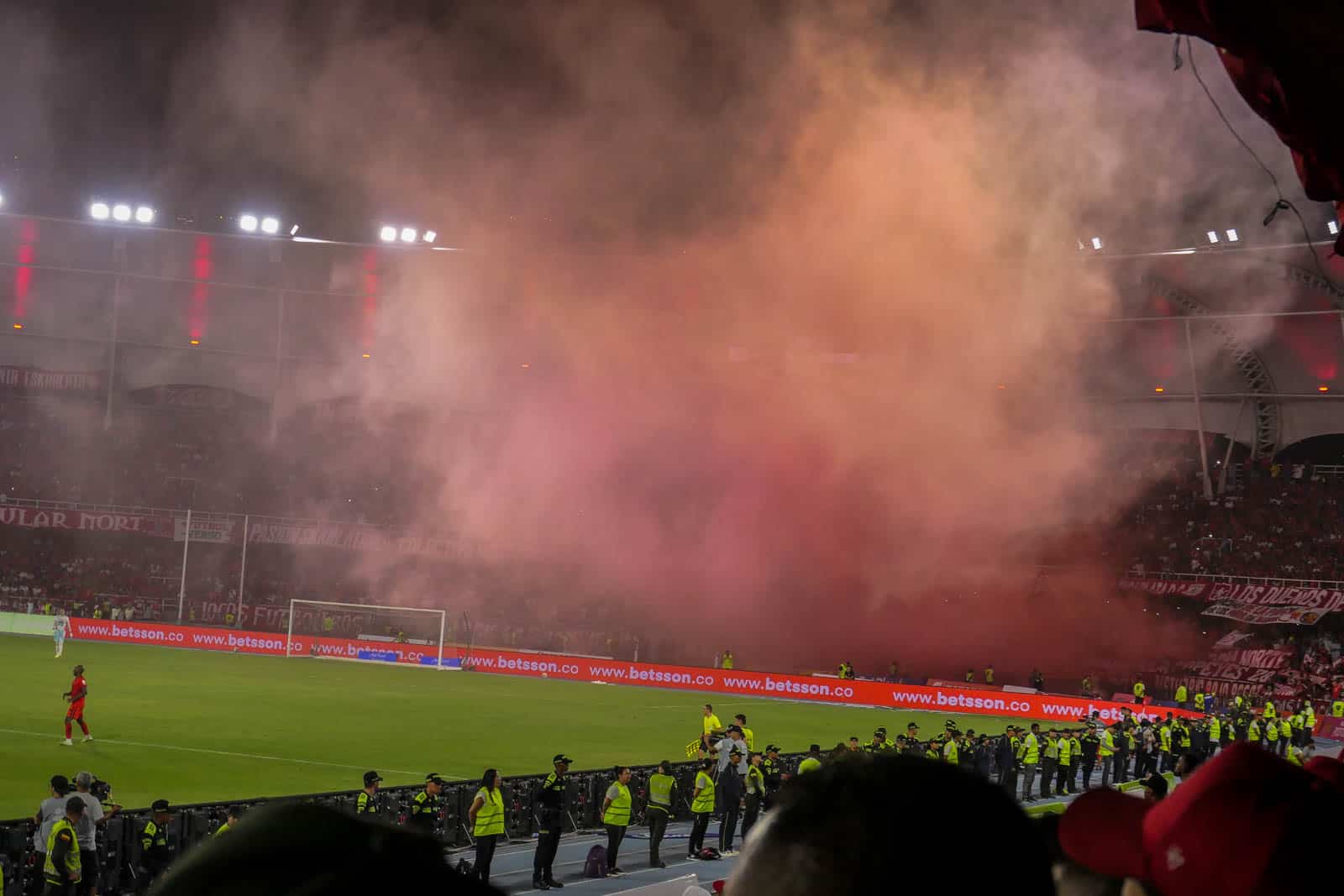 Glansrijke overwinning in Cali derby brengt extase bij supporters America de Cali