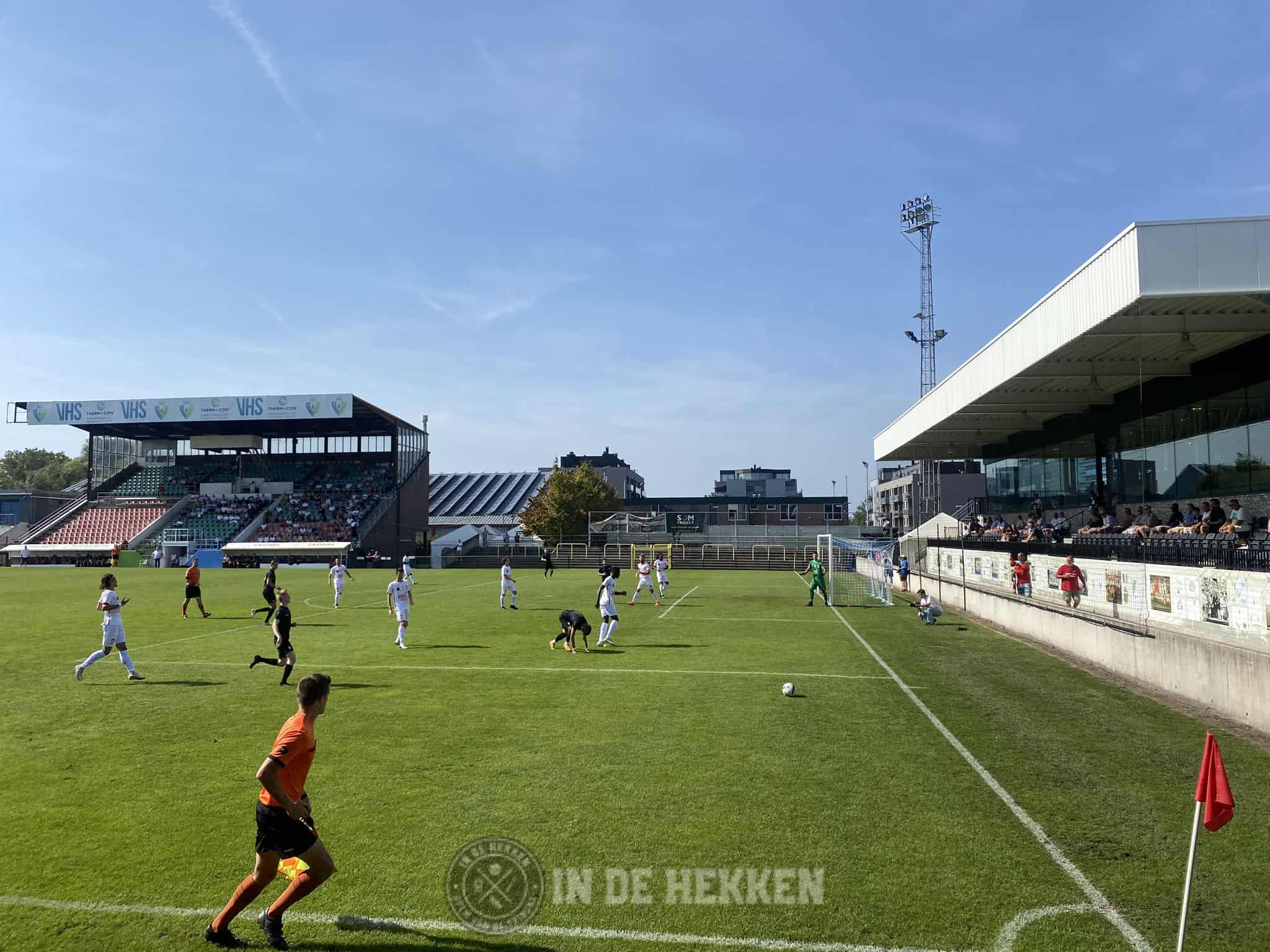 Stedelijk Sportstadion Hasselt: oude staantribunes nog intact