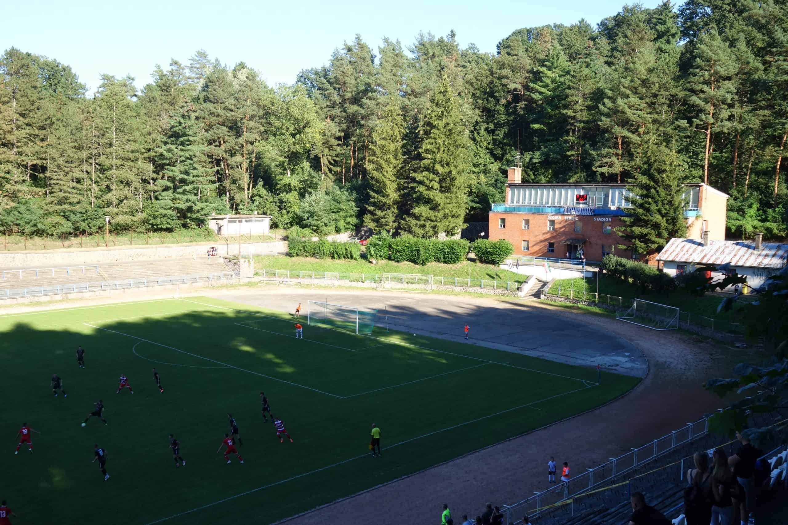Dit fabelachtige stadion staat nú te koop