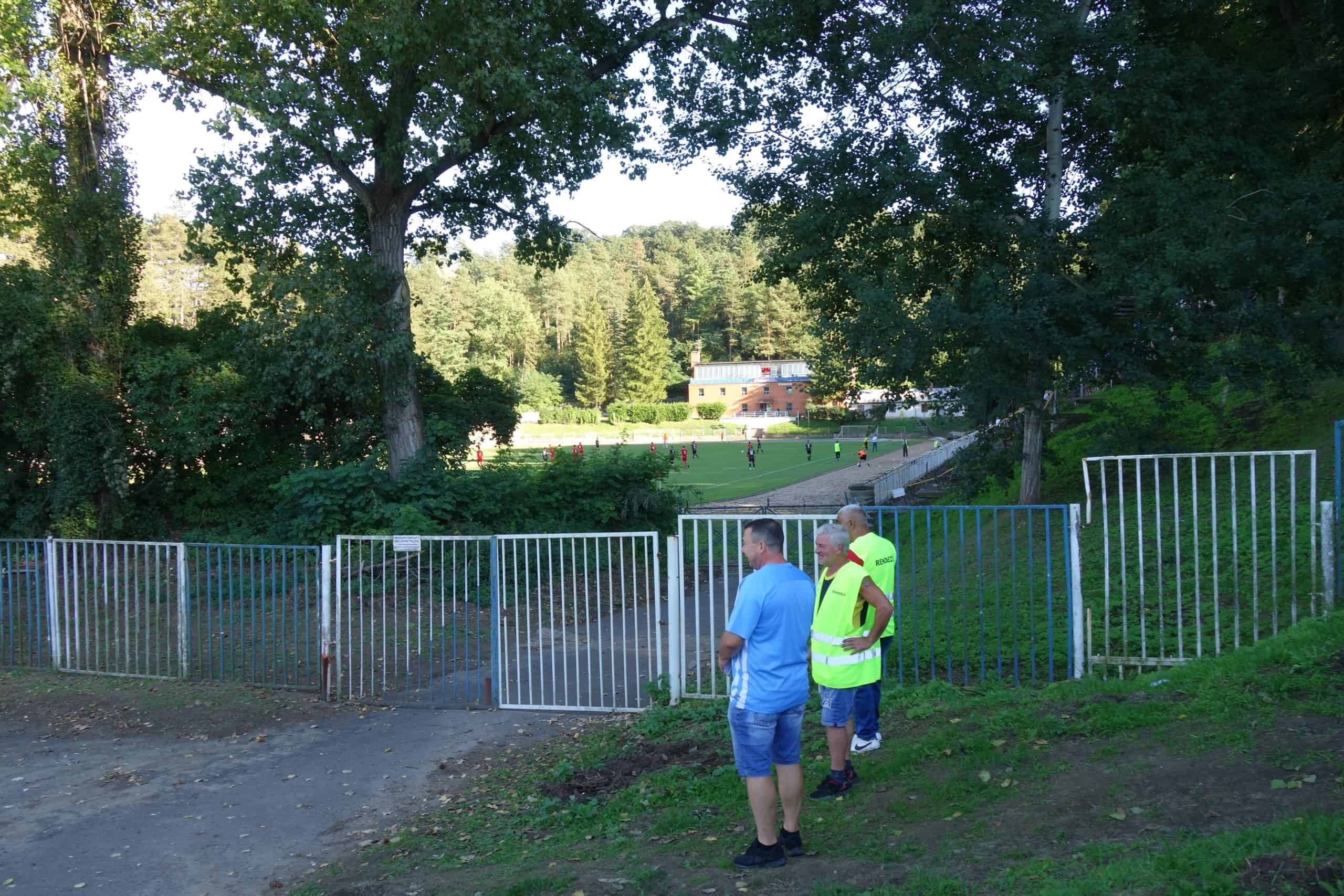 Dit fabelachtige stadion staat nú te koop