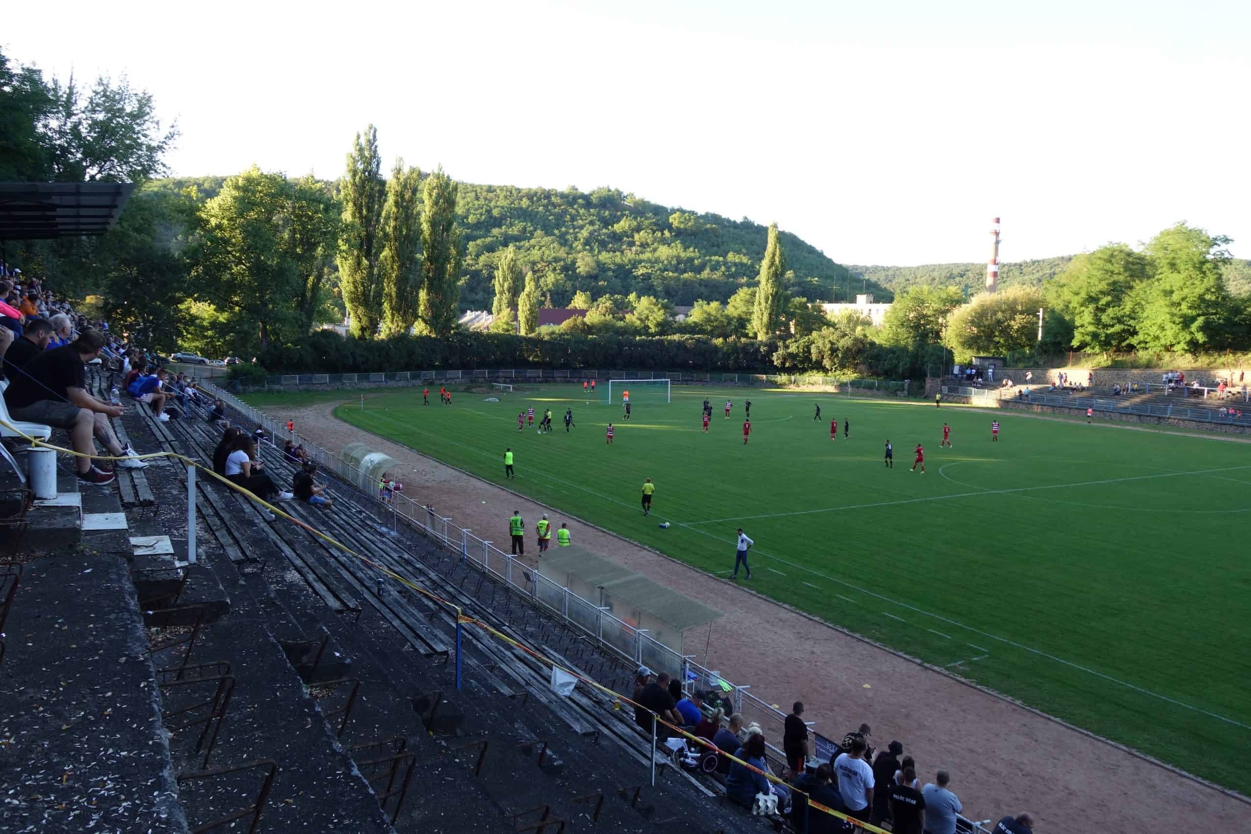 Dit fabelachtige stadion staat nú te koop