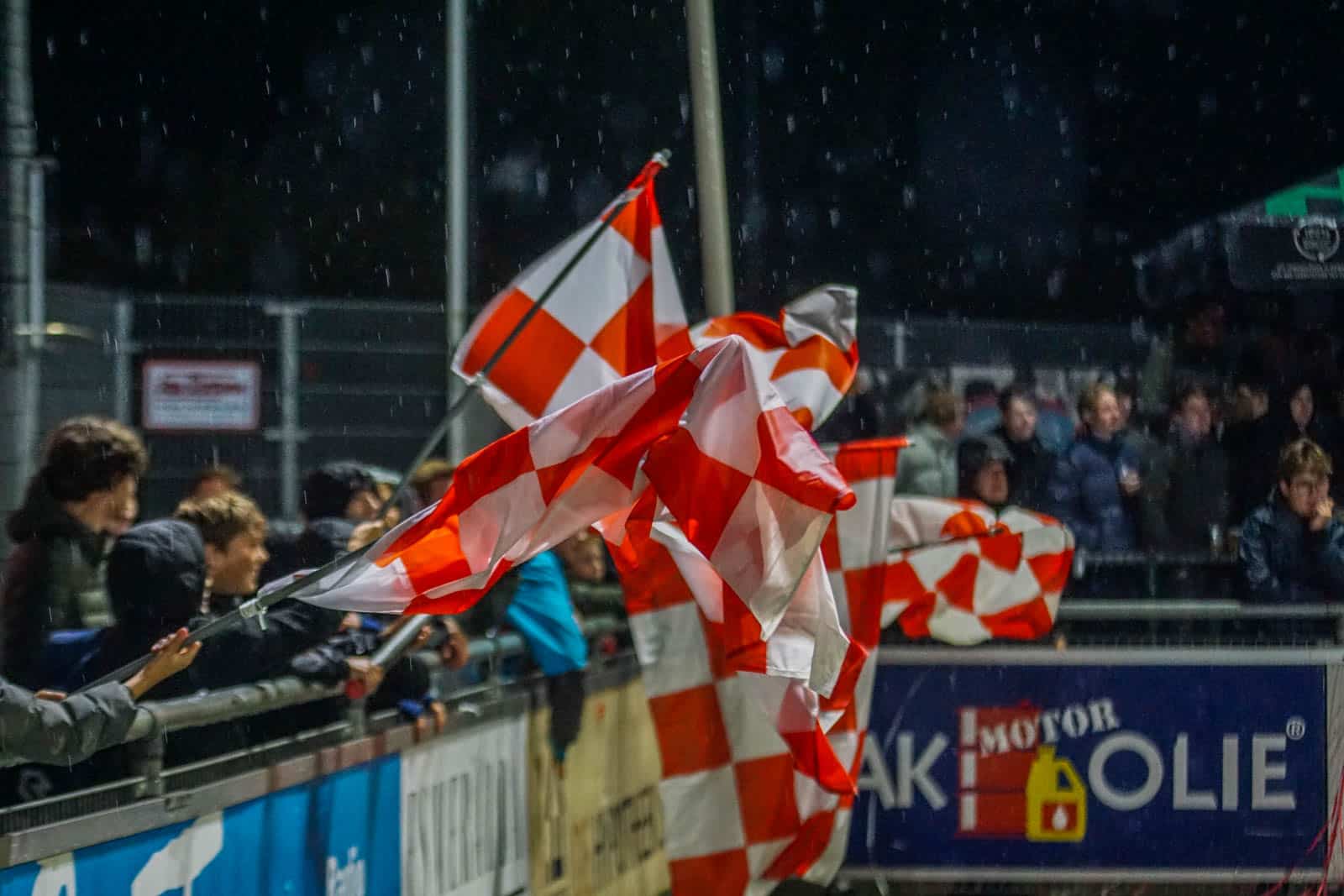 Stormachtige avond in de bollenstreek bij VV Noordwijk – ADO