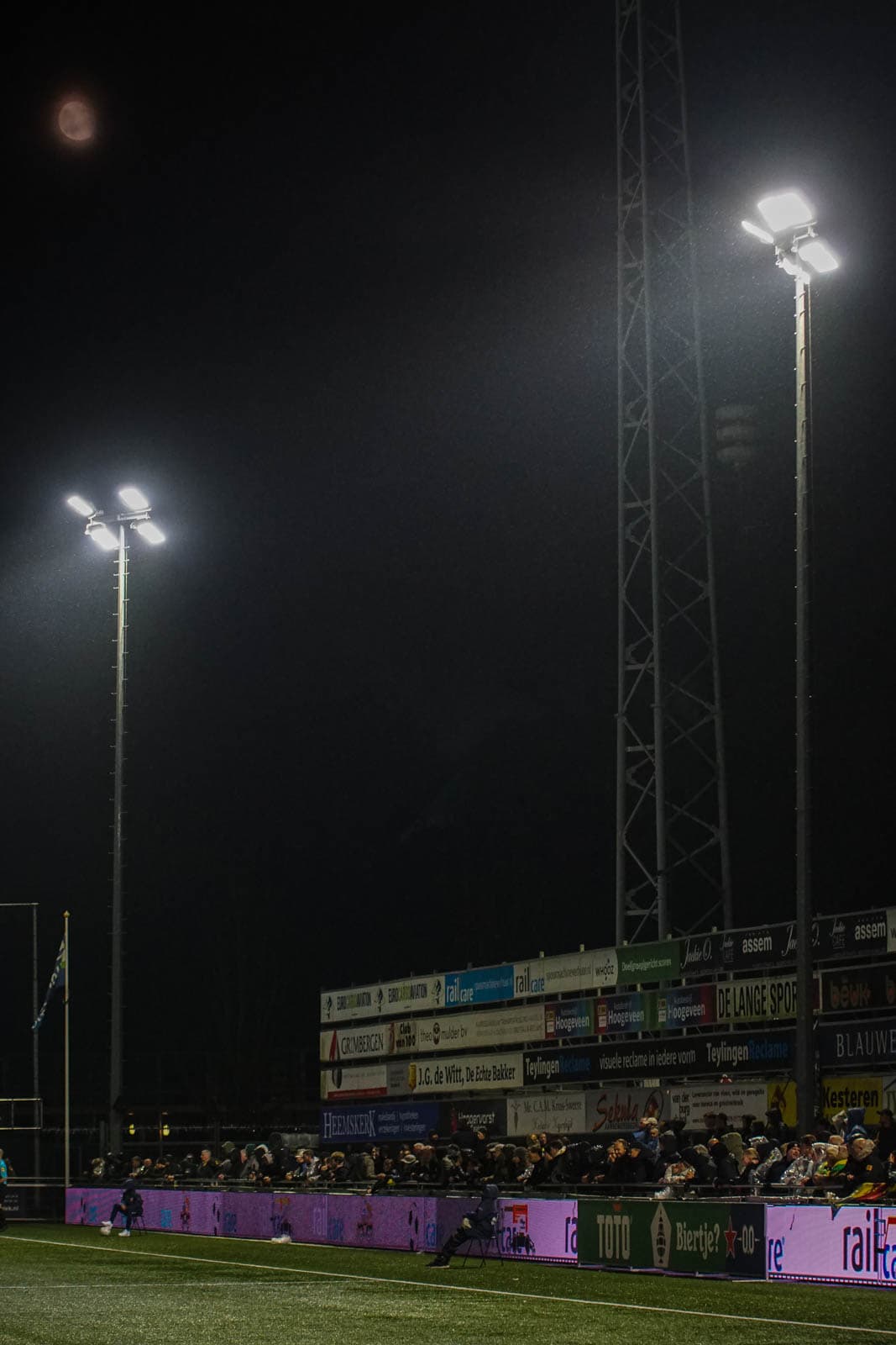 Stormachtige avond in de bollenstreek bij VV Noordwijk – ADO