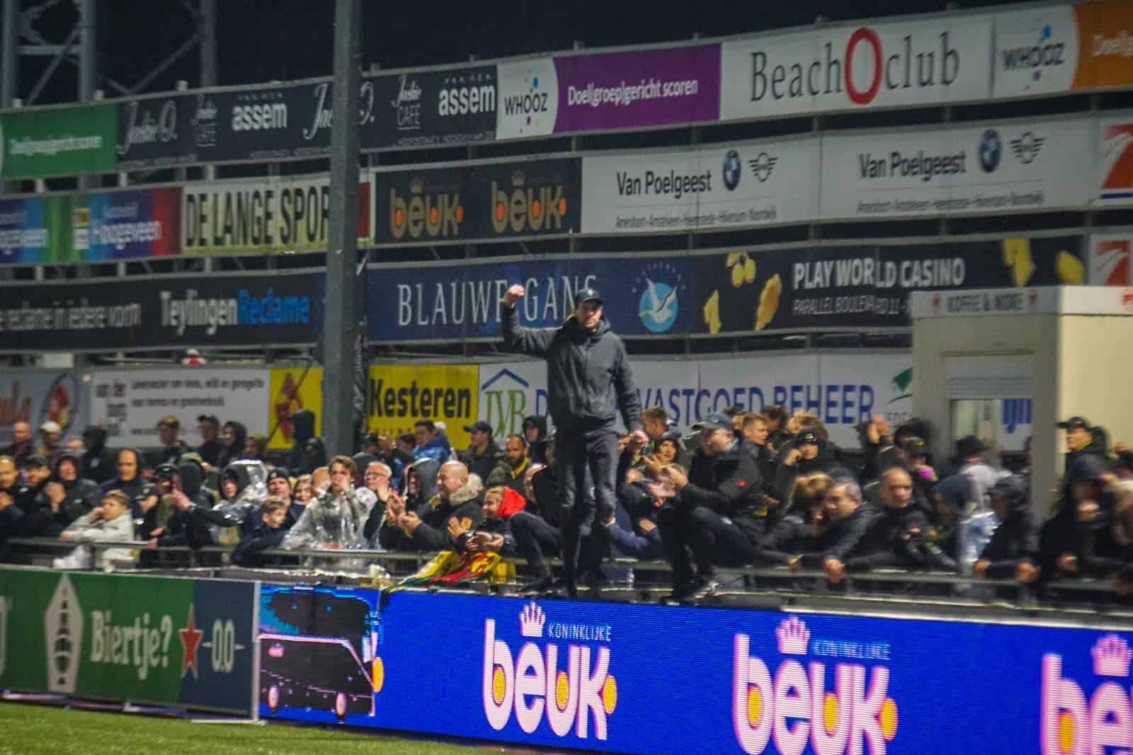 Stormachtige avond in de bollenstreek bij VV Noordwijk – ADO