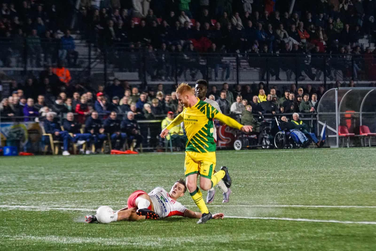 Stormachtige avond in de bollenstreek bij VV Noordwijk – ADO