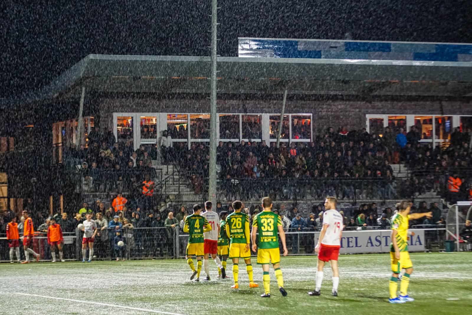 Stormachtige avond in de bollenstreek bij VV Noordwijk – ADO