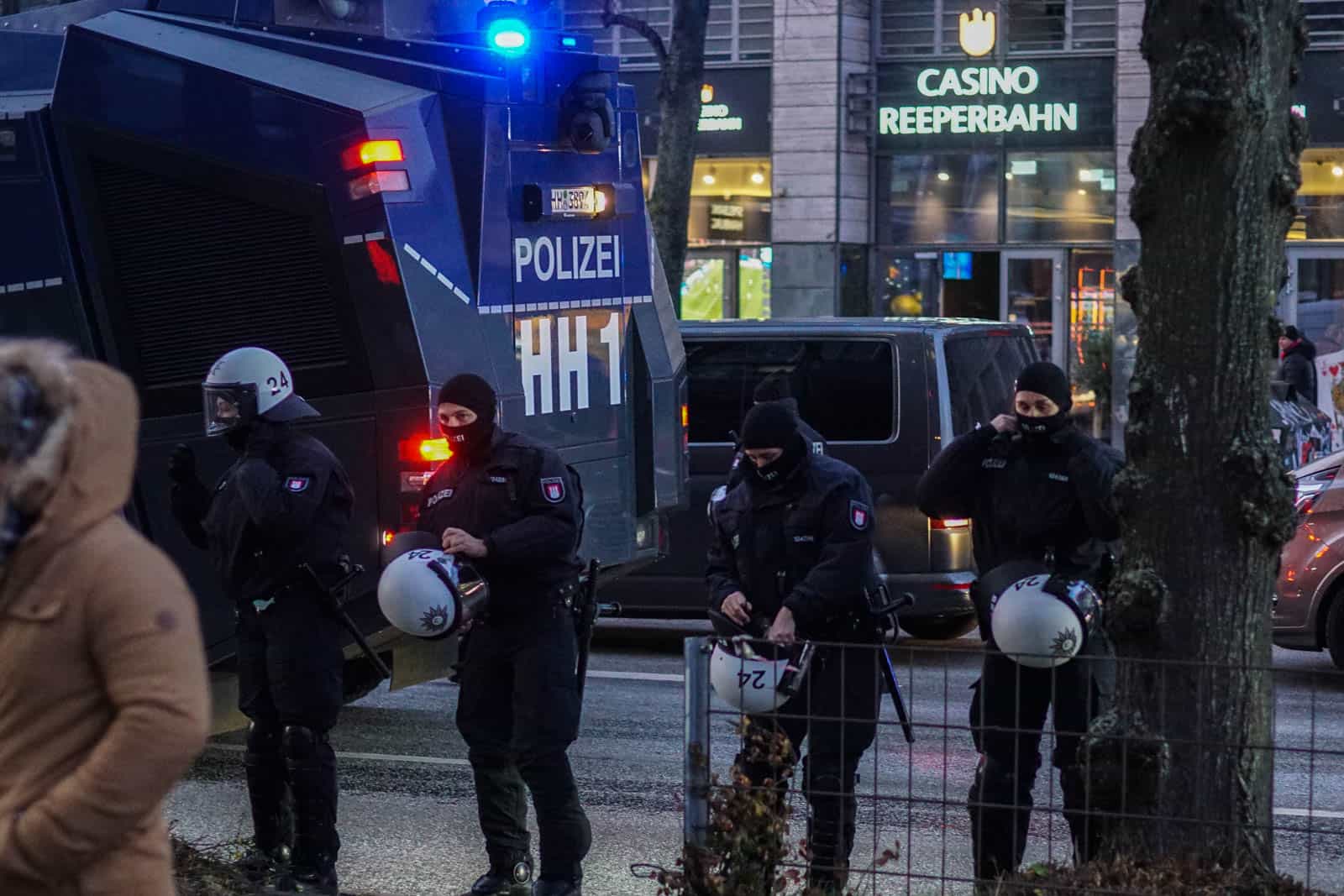 Duitse politie laat zich gelden bij Europese awayday Royal Antwerp in Hamburg