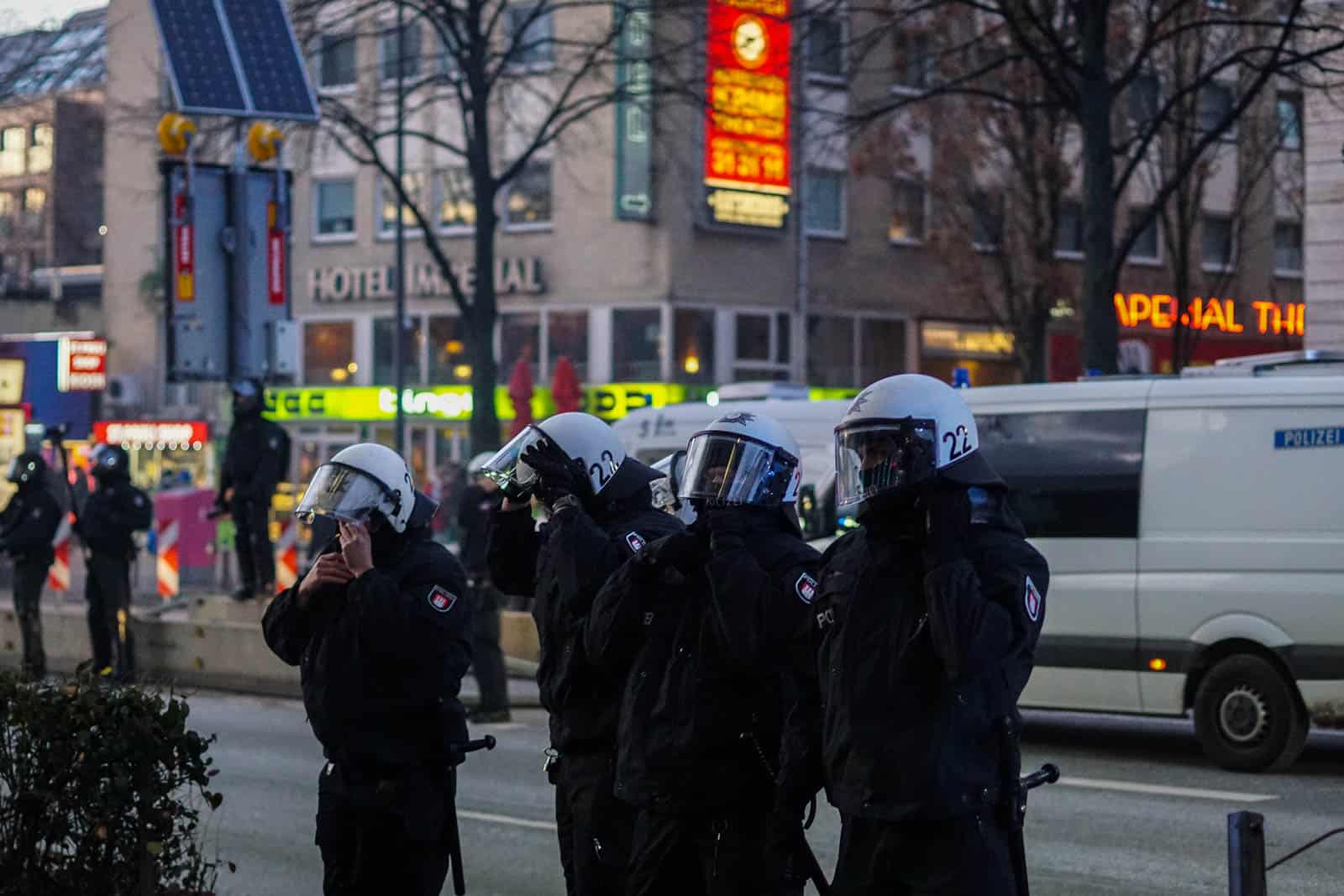 Duitse politie laat zich gelden bij Europese awayday Royal Antwerp in Hamburg