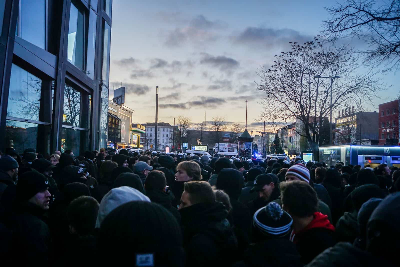 Duitse politie laat zich gelden bij Europese awayday Royal Antwerp in Hamburg