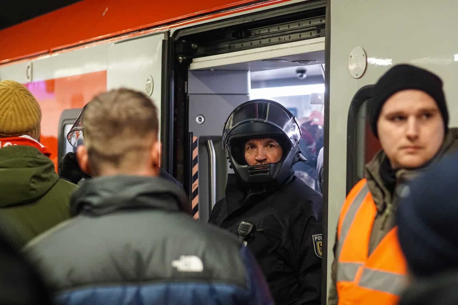 Duitse politie laat zich gelden bij Europese awayday Royal Antwerp in Hamburg