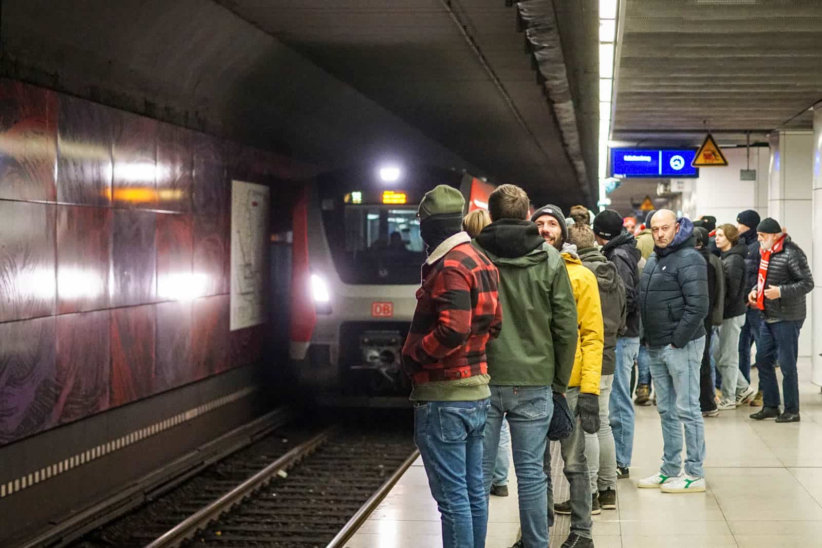 Duitse politie laat zich gelden bij Europese awayday Royal Antwerp in Hamburg