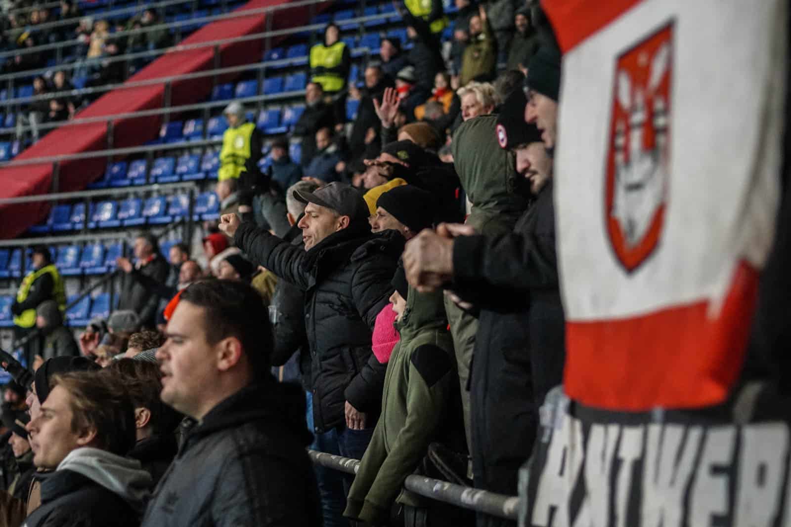 Duitse politie laat zich gelden bij Europese awayday Royal Antwerp in Hamburg