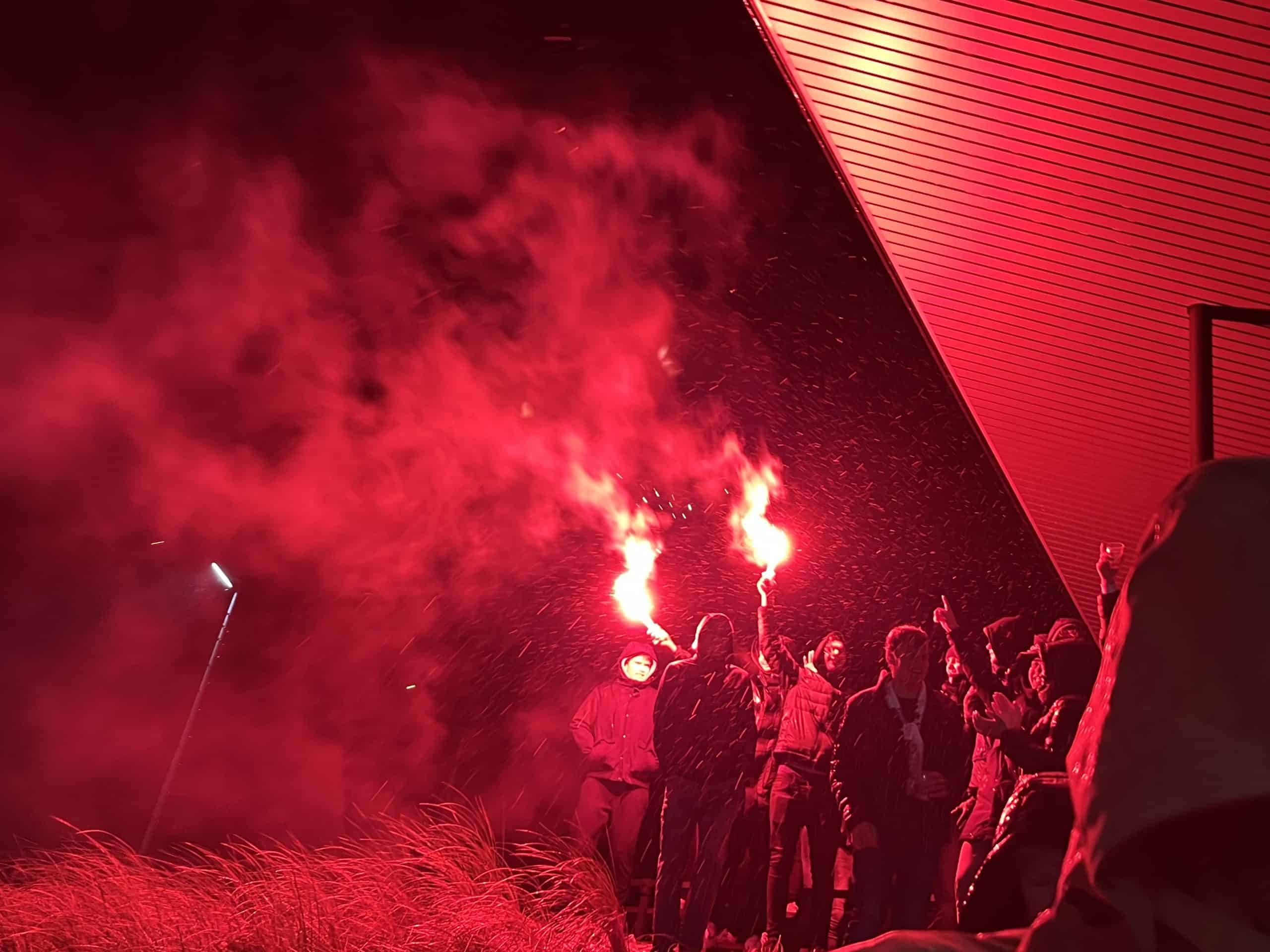 Willem II doorstaat de zwart-witte storm van SJC en bekert verder na een stormachtige avond