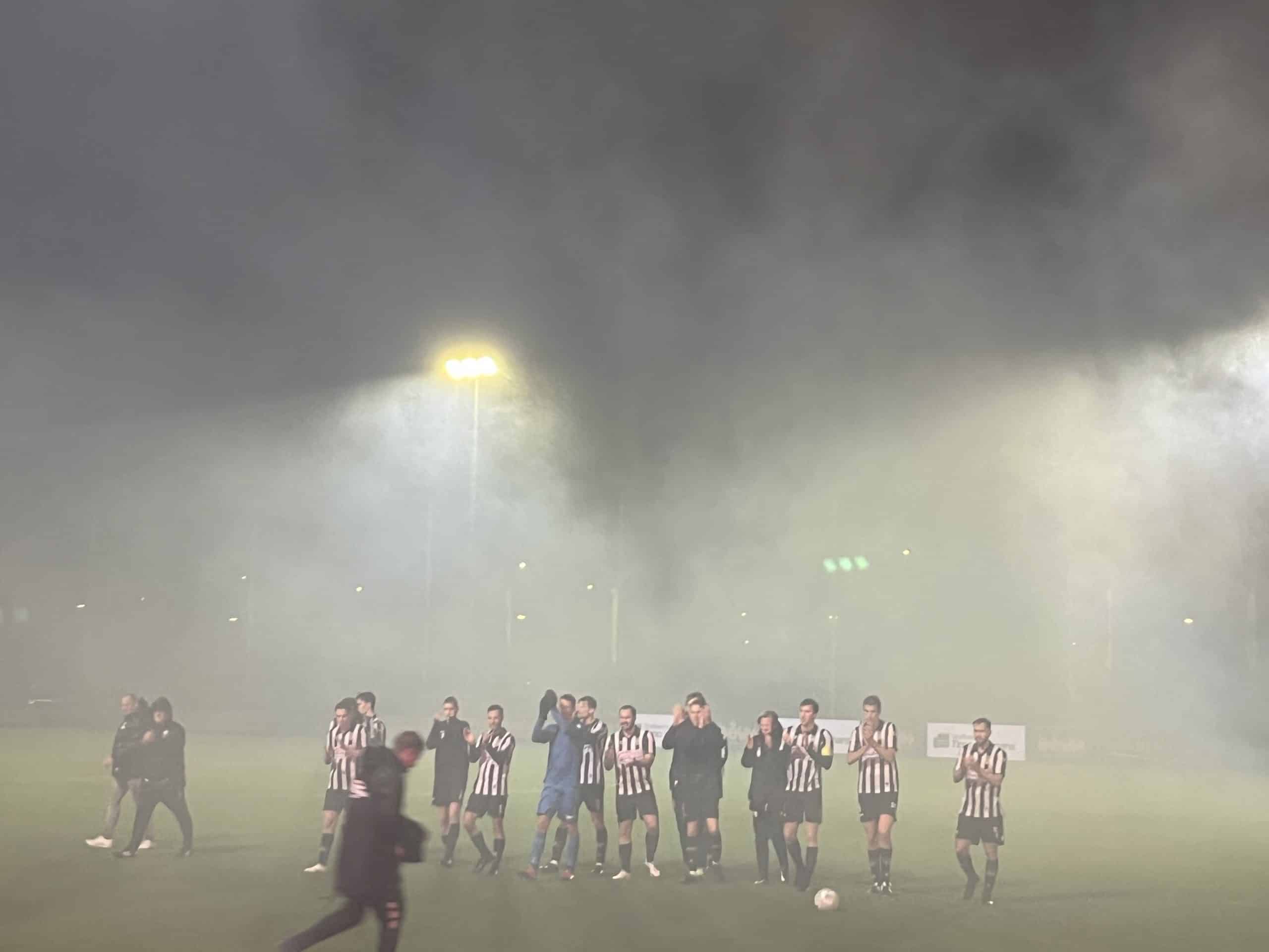 Willem II doorstaat de zwart-witte storm van SJC en bekert verder na een stormachtige avond