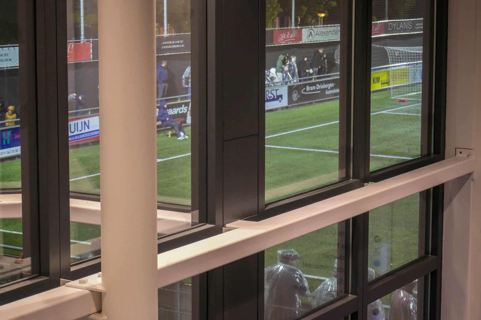 Stormachtige avond in de bollenstreek bij VV Noordwijk – ADO