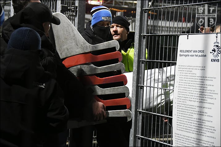 Geniale actie van Brigata Tifosi van De Graafschap bij TOP Oss