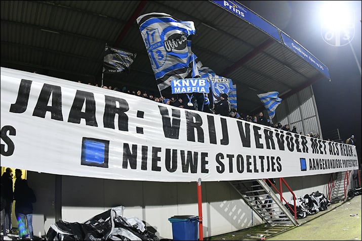 Geniale actie van Brigata Tifosi van De Graafschap bij TOP Oss