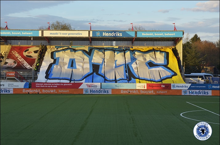 Geniale actie van Brigata Tifosi van De Graafschap bij TOP Oss