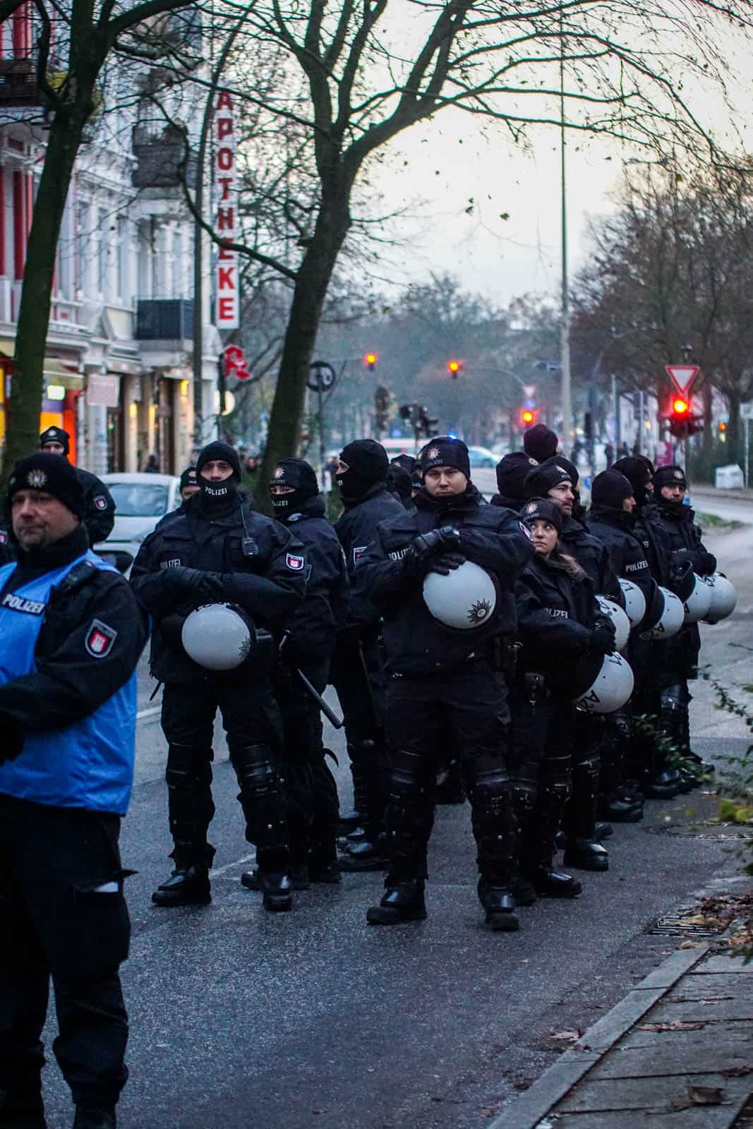 Pyroshows in de sneeuw; bijzondere avond bij derby Sankt Pauli – HSV