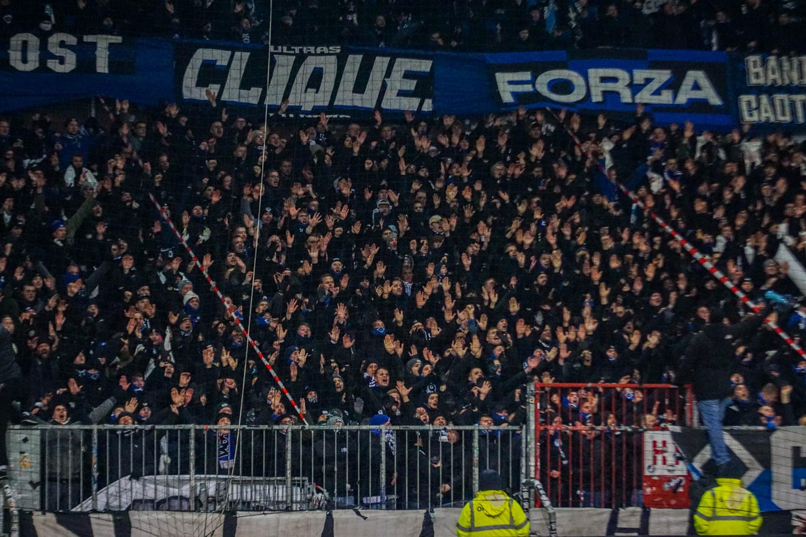 Pyroshows in de sneeuw; bijzondere avond bij derby Sankt Pauli – HSV