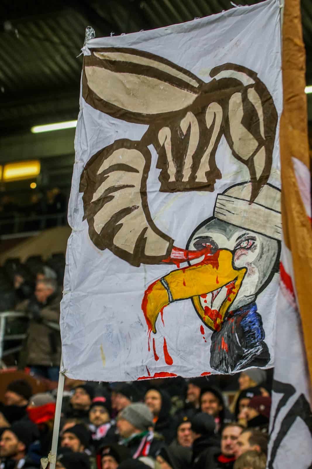 Pyroshows in de sneeuw; bijzondere avond bij derby Sankt Pauli – HSV