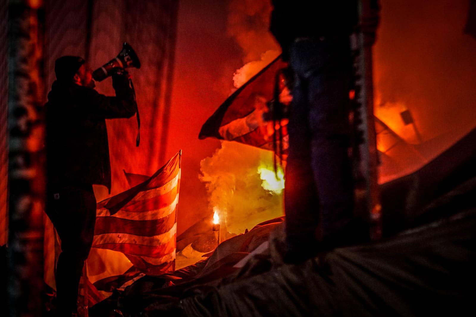 Pyroshows in de sneeuw; bijzondere avond bij derby Sankt Pauli – HSV