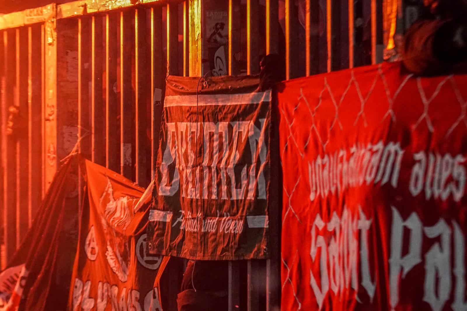 Pyroshows in de sneeuw; bijzondere avond bij derby Sankt Pauli – HSV
