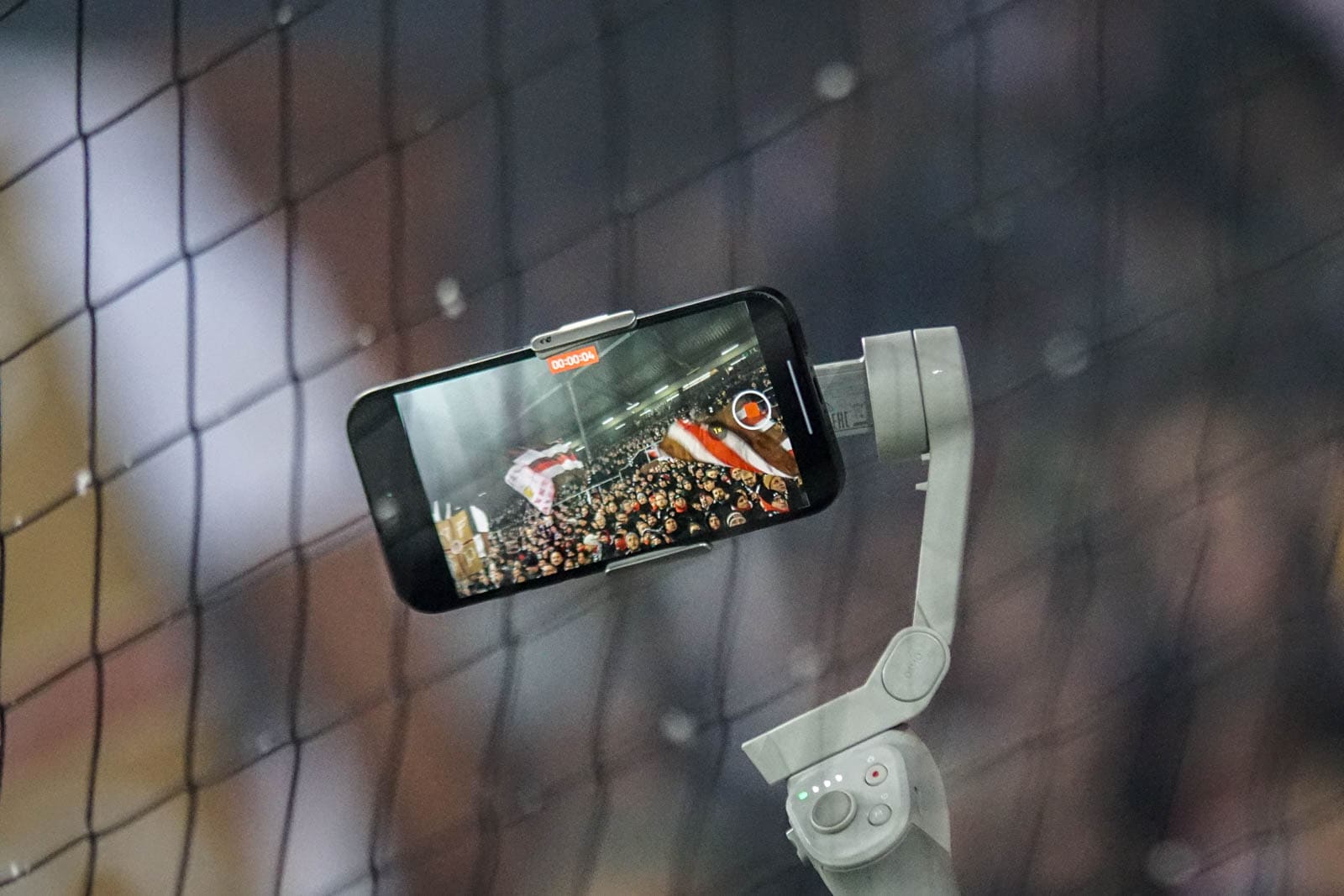 Pyroshows in de sneeuw; bijzondere avond bij derby Sankt Pauli – HSV