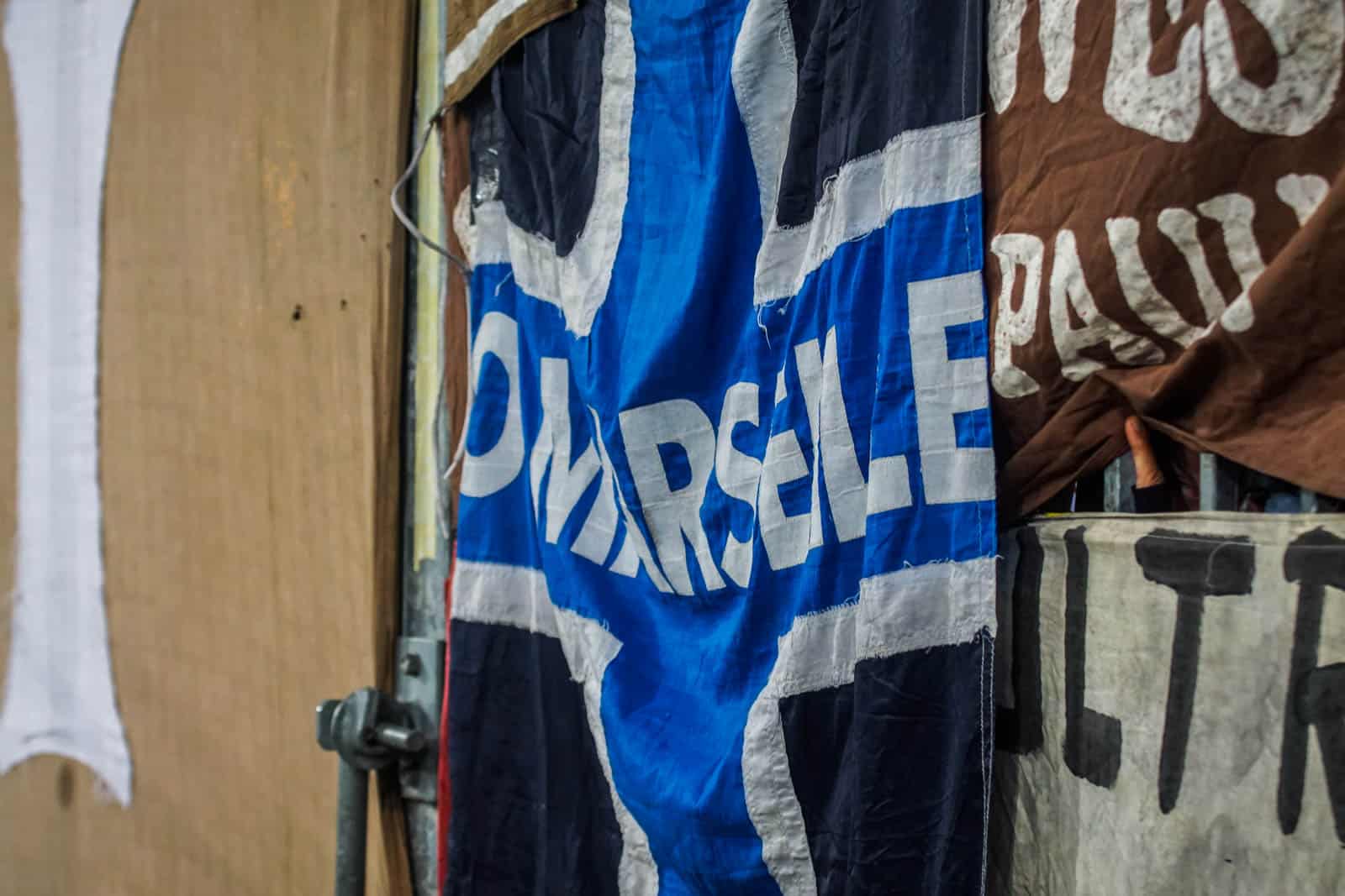 Pyroshows in de sneeuw; bijzondere avond bij derby Sankt Pauli – HSV