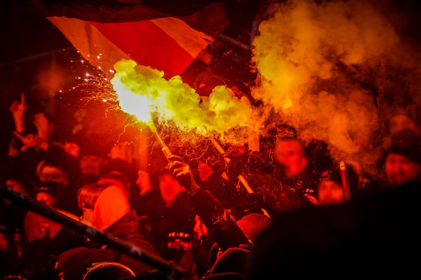 Pyroshows in de sneeuw; bijzondere avond bij derby Sankt Pauli – HSV