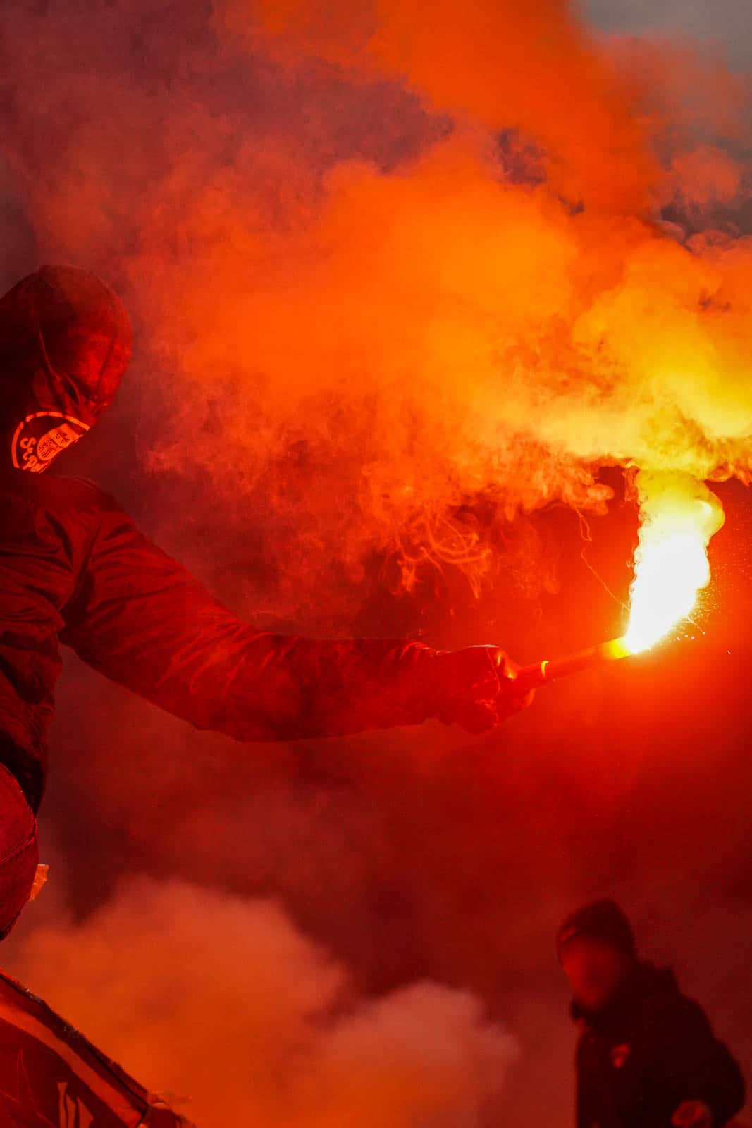 Pyroshows in de sneeuw; bijzondere avond bij derby Sankt Pauli – HSV