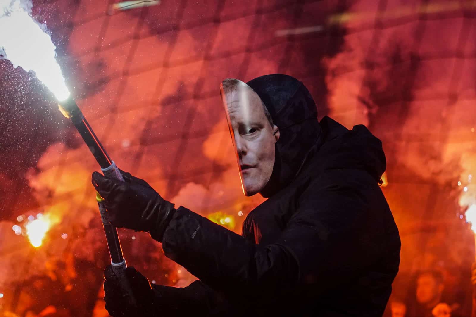 Pyroshows in de sneeuw; bijzondere avond bij derby Sankt Pauli – HSV