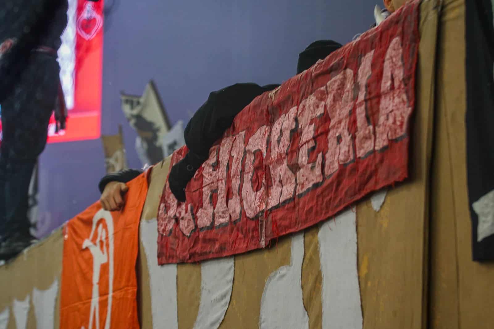 Pyroshows in de sneeuw; bijzondere avond bij derby Sankt Pauli – HSV
