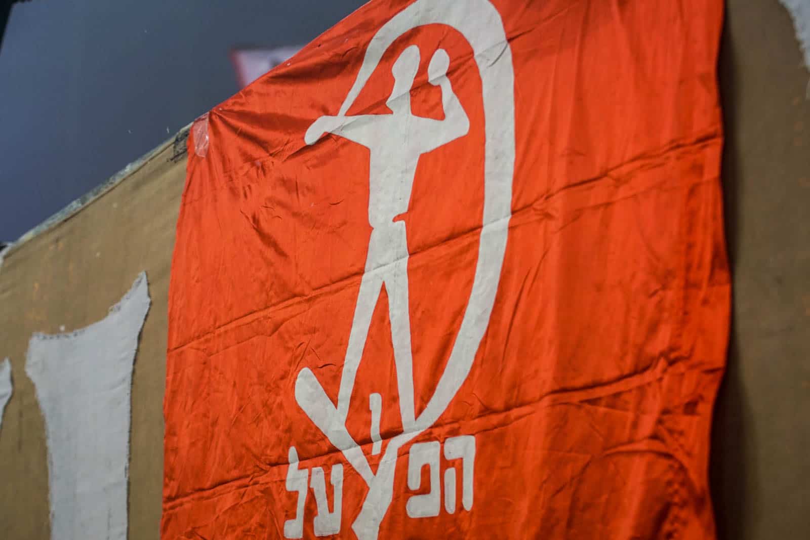 Pyroshows in de sneeuw; bijzondere avond bij derby Sankt Pauli - HSV