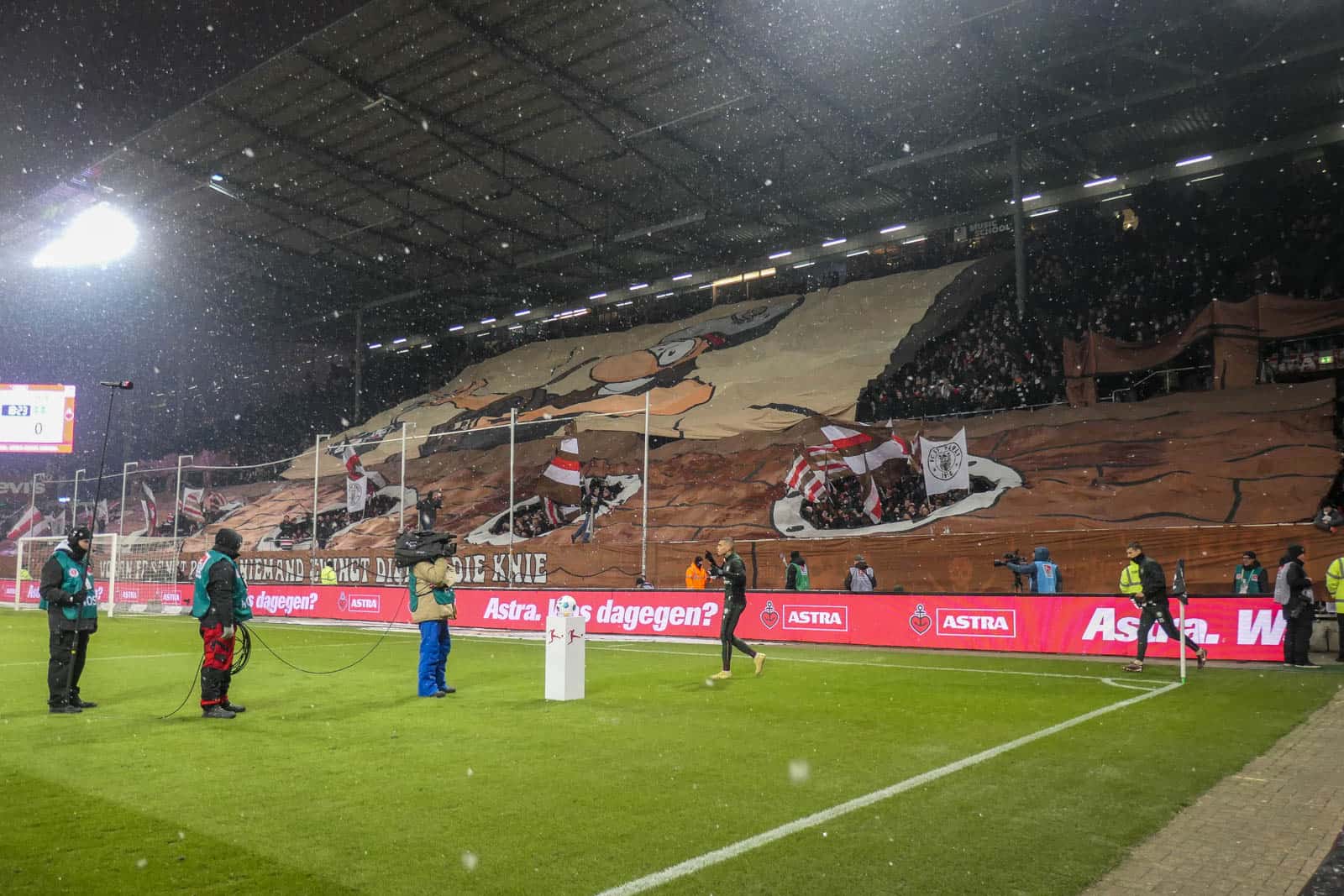 Pyroshows in de sneeuw; bijzondere avond bij derby Sankt Pauli – HSV