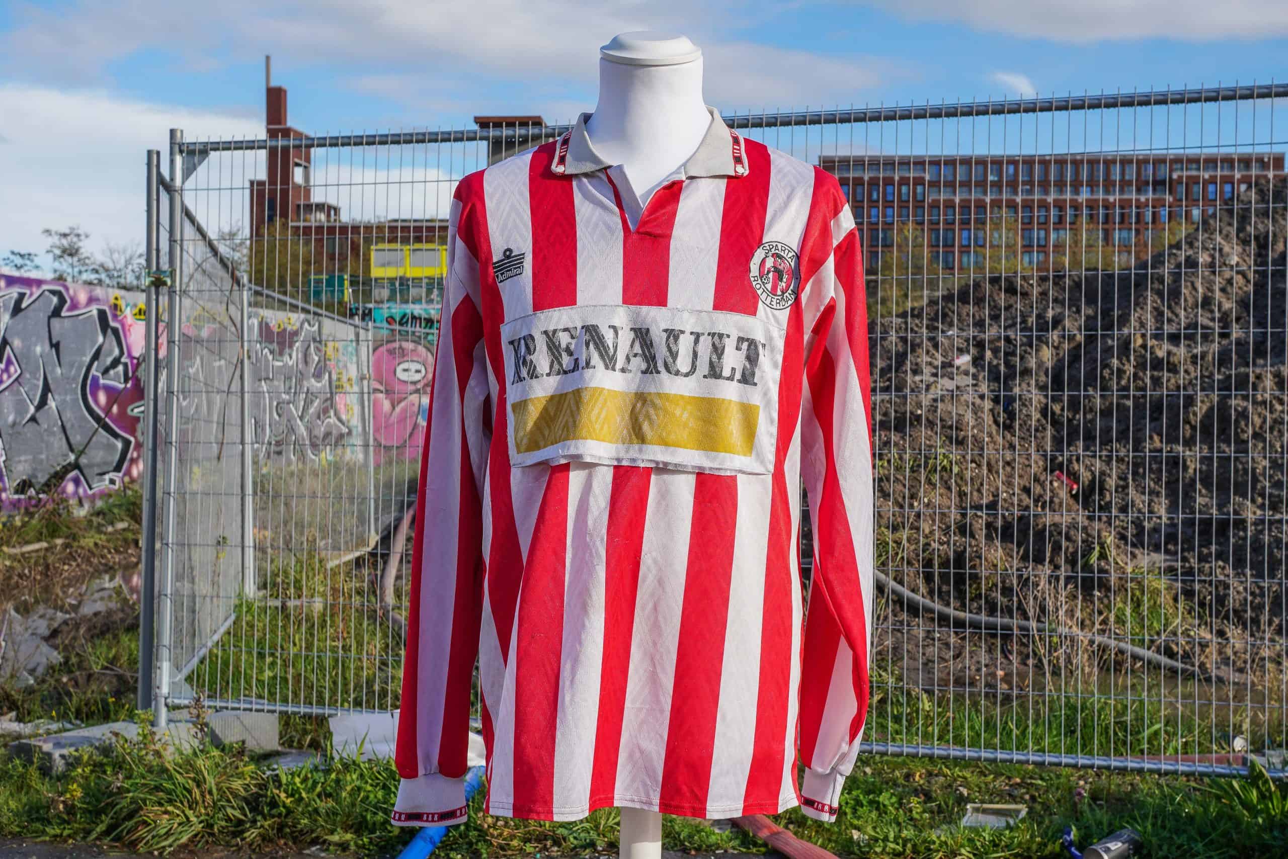 Voetbalshirt verzameling van Joost 16