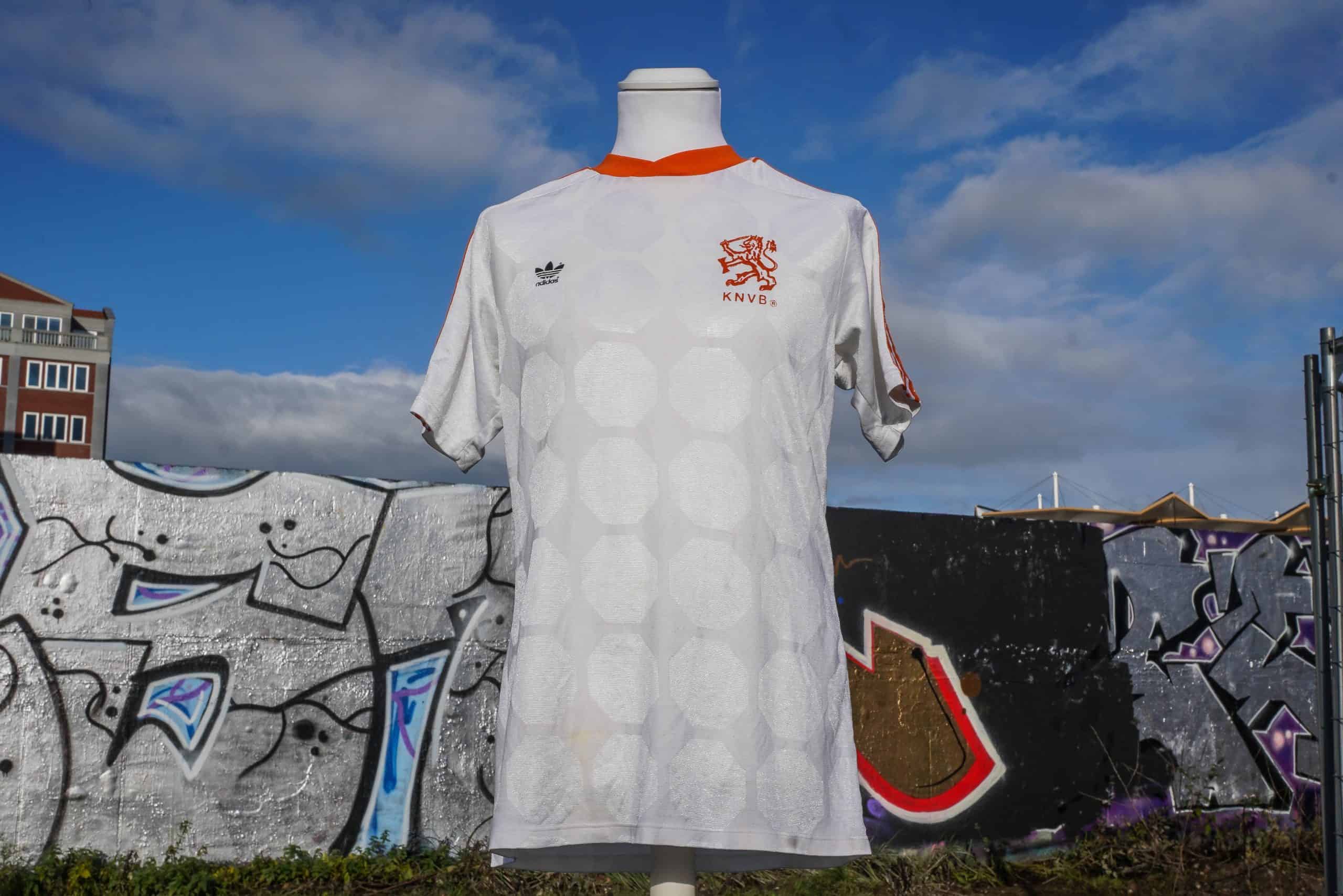 Voetbalshirt verzameling van Joost 22