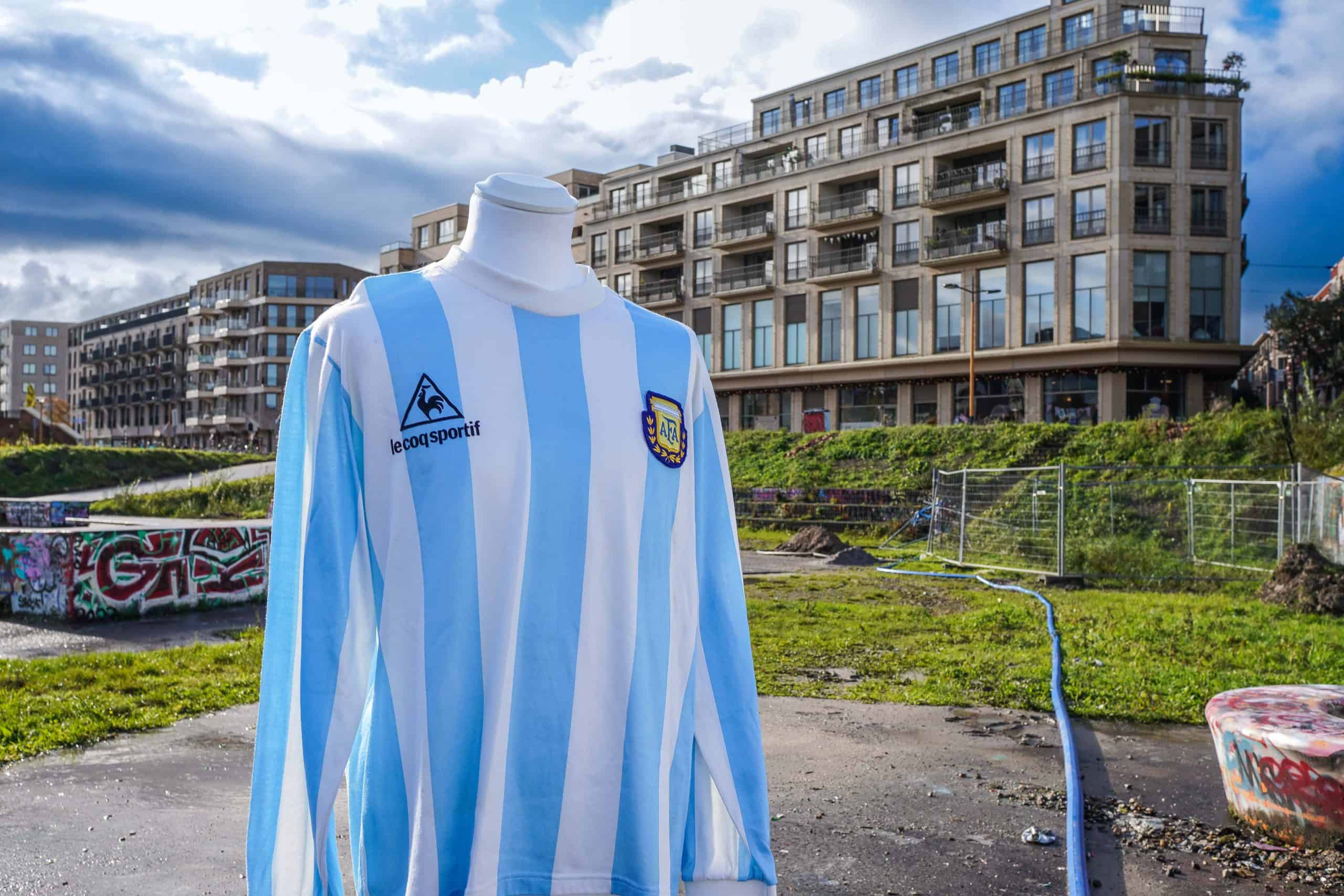 Voetbalshirt verzameling van Joost 27