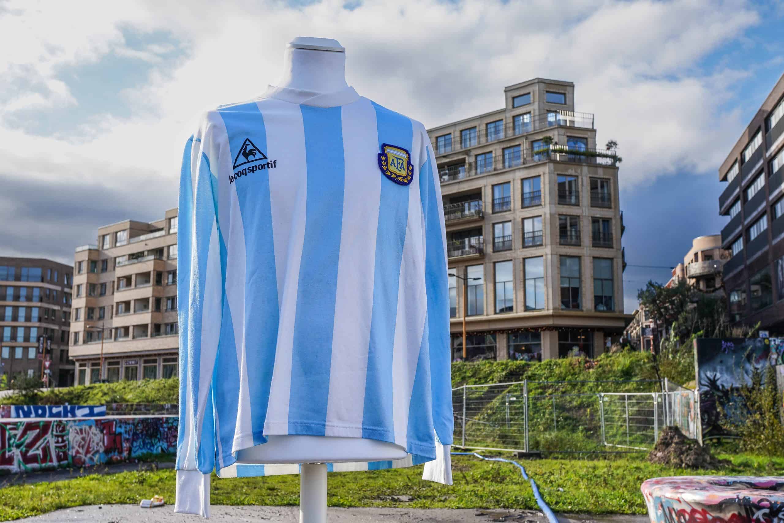 Voetbalshirt verzameling van Joost 28